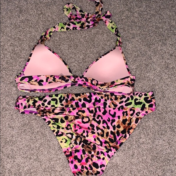 Bikini - Picture 2 of 2